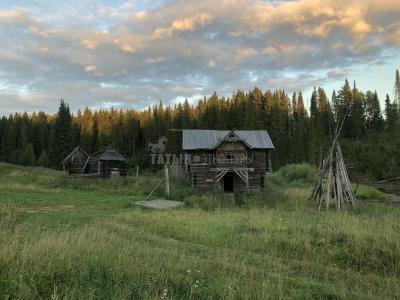 шаманские декорации в Мувыре ( Удмуртская Республика  )